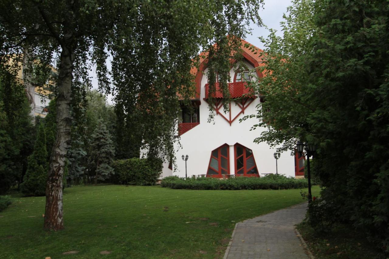 Grantek Ueduelohaz Hotel Balatonlelle Exterior photo